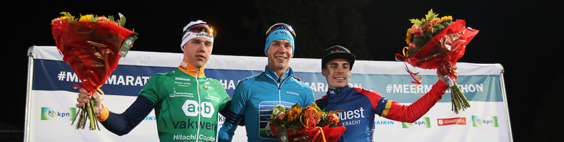 Bart Swings pakt Jaap Eden Bokaal na lancering door Jorrit Bergsma