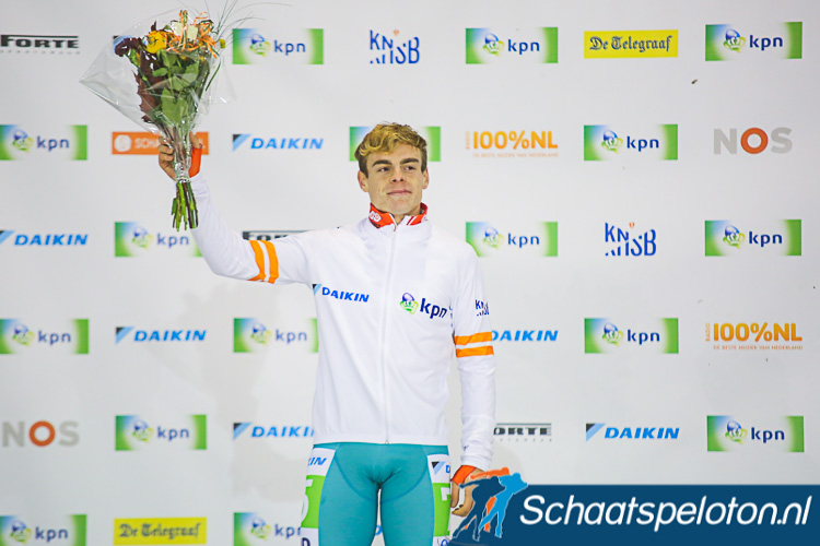 e Italiaan Daniel Niero (AB Direct) finishte gisteren de tweede KPN Marathon Cup in Deventer als achtste en mocht als eerste niet-Nederlandse marathonschaatser de witte leiderstrui aantrekken.