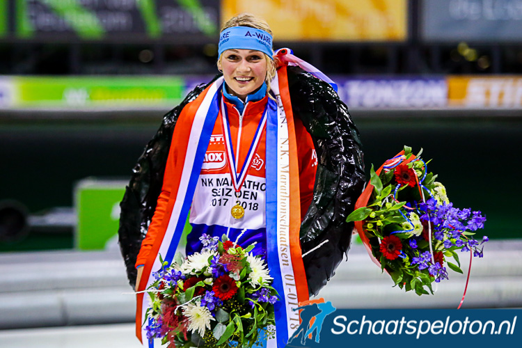 Al acht keer won Irene Schouten dit seizoen in het marathonschaatsen. Maar zo'n stapel overwinningen vooruitlopend aan de titelstrijd is zeker geen garantie om het rood-wit-blauw te verdedigen.