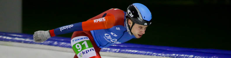 Bart de Vries met solo-aanval naar victorie in Alkmaar
